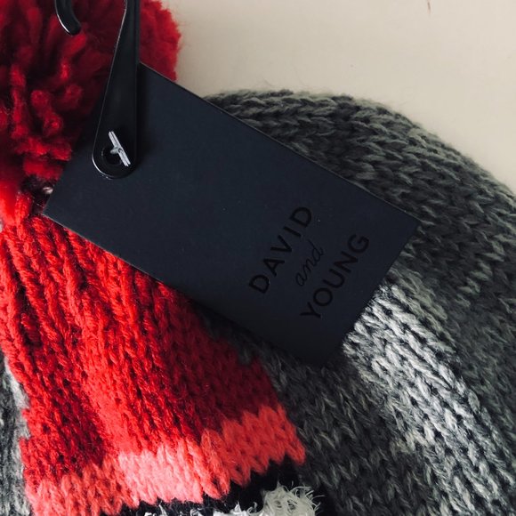 DAVID & YOUNG Child's Penguin Knit Hat with Pompom NWT - Picture 3 of 5